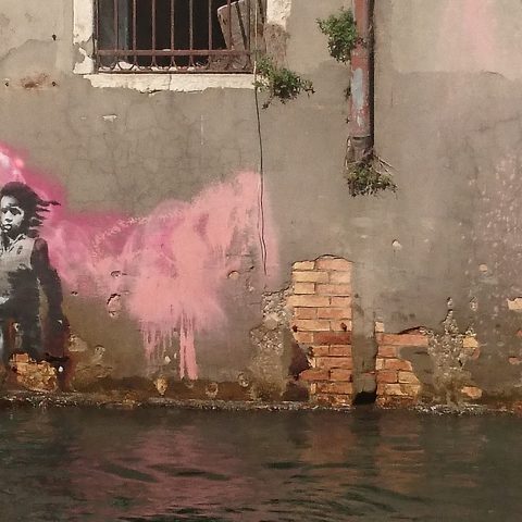 Banksy prima l’acqua alta
