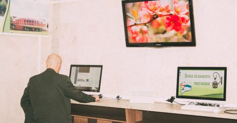 Man at the computer in the library