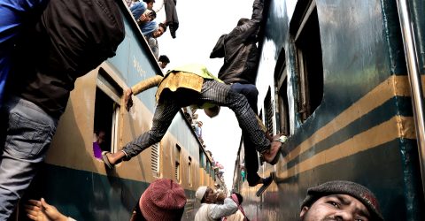 INNOVATIVE WAY OF BOARDING TRAIN