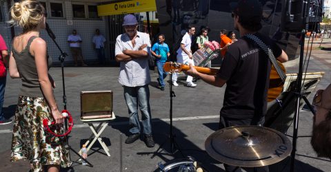 musica na rua.