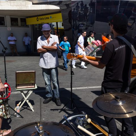 musica na rua.