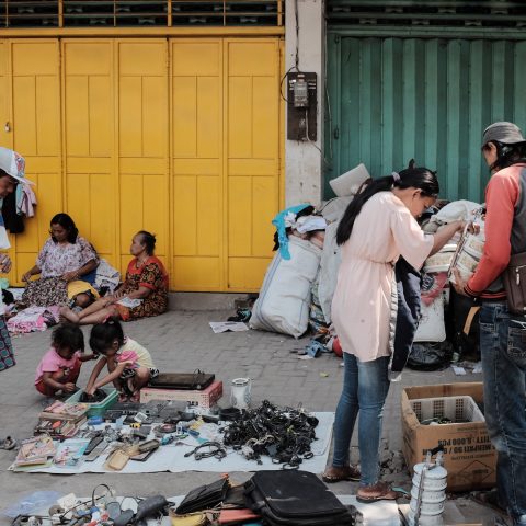 Flea market sunday morning