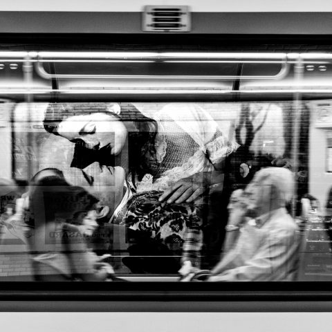 Romance in the Paris metro