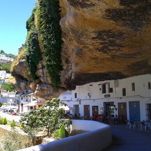 THE AMAZING ROCKS OF SENETIL DE LAS BODEGAS