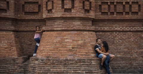 Romance at the Arc de Triomf