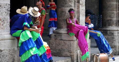 havana street – a moment of pause for the dancers