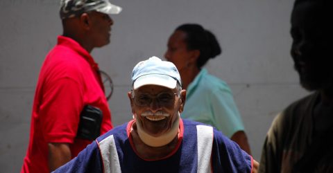 havana street – a cheerful man