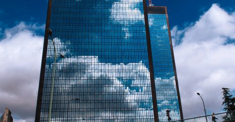 Le livreur (The blue sky delivery)