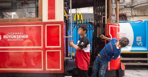 Deux Enfants et le Tram