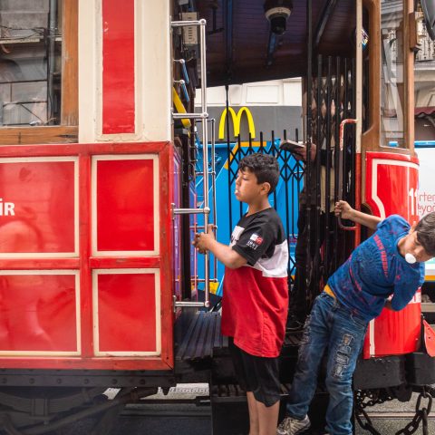 Deux Enfants et le Tram